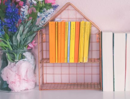 reclame bücher nebeneinander aufgereiht
