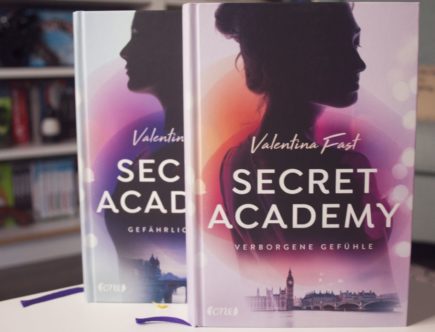 Rezension Secret Academy von Valentina Fast