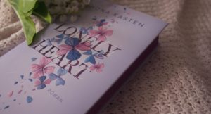 Lonely Heart Rezension von Mona Kasten