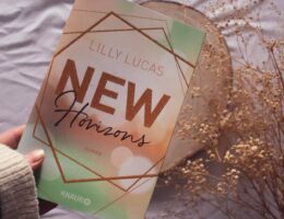 Rezension zu New Horizons von Lilly Lucas.